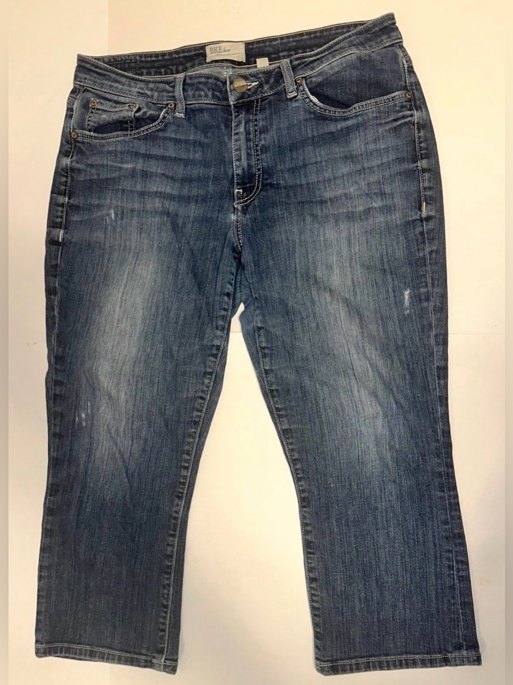 BKE Buckle Harper Stretch Cropped Jeans Women’s Size 31 Whiskered Medium Wash